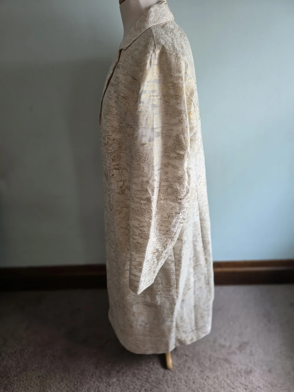 MASSEYS Sleeveless Metallic Brocade Shift Dress And Jacket in Cream and Gold - Picture 11 of 11